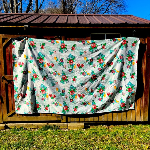 Pioneer Woman Country Garden Table Cloth 102” X 60” - Picture 4 of 4